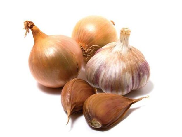 Cibuľa a cesnak sú zdravá koreňová zelenina, ktorá ničí helminty